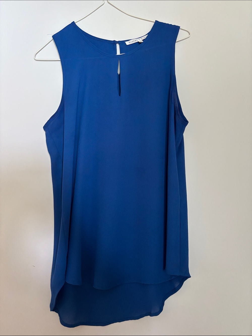 Violet & Claire Sleeveless Keyhole Camisole - Blue